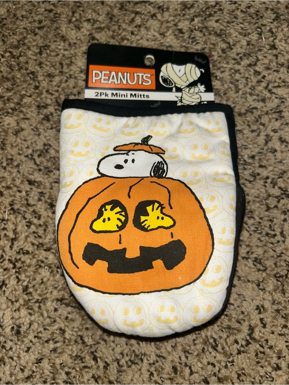 Peanuts Halloween Snoopy Pumpkin Oven Mitts